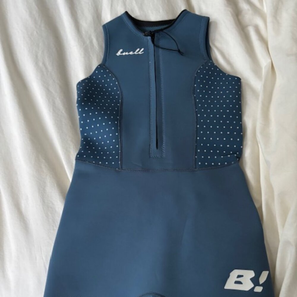 BUELL Spring Wetsuit in excellent condition. Size 10 Blue with white polka dots